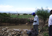 Kenyan farmers with the Approtec Money Maker water pump